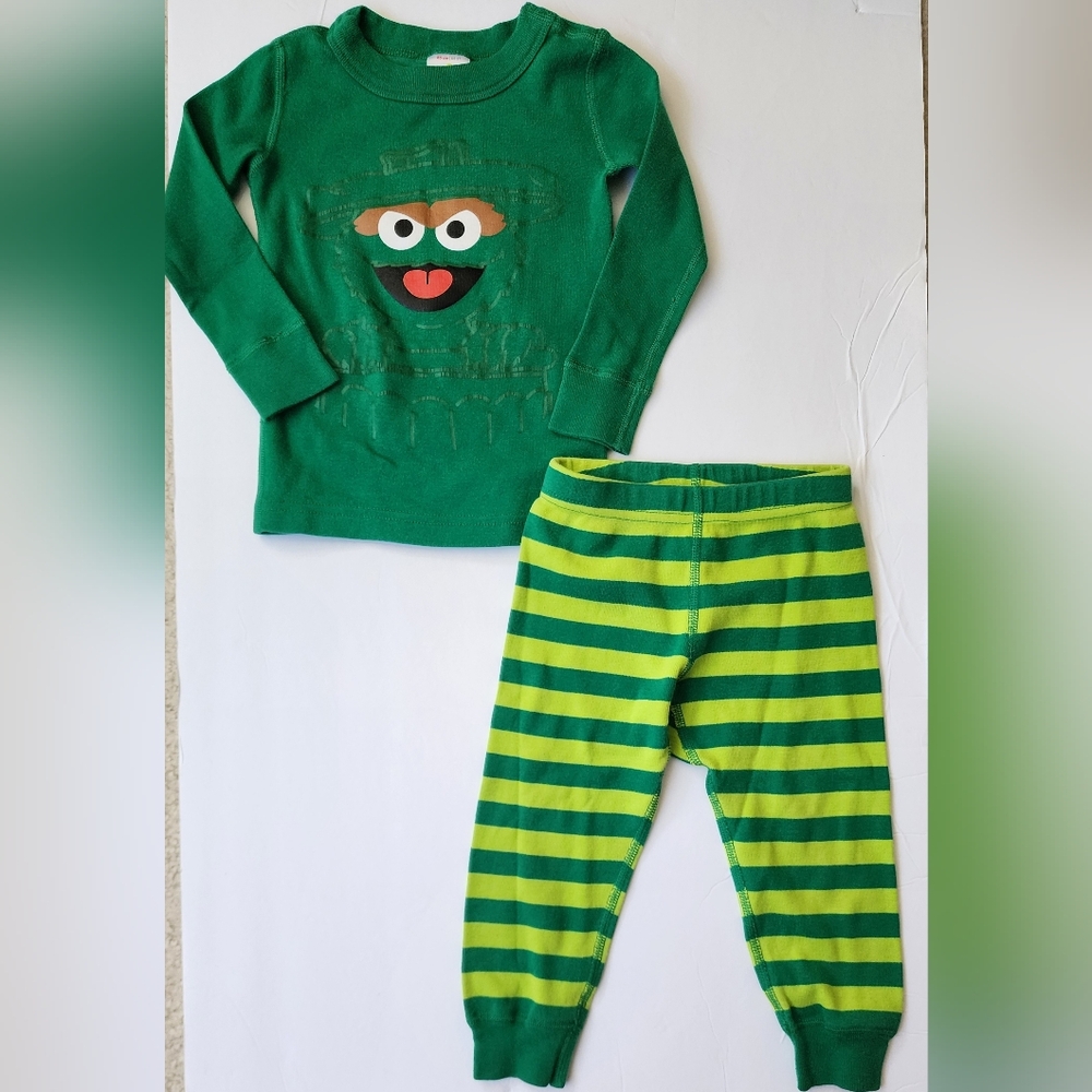 2T Hanna Andersson Oscar the Grouch Pajama set